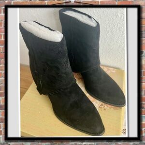 NIB VERY G “SAYLOR” FAUX BLACK SUEDE COWBOY STYLE BOOTS SZ 10